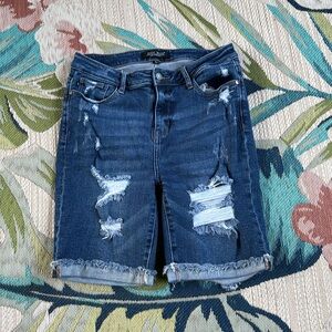 🌸 Judy Blue Bermuda shorts size Large 🌸